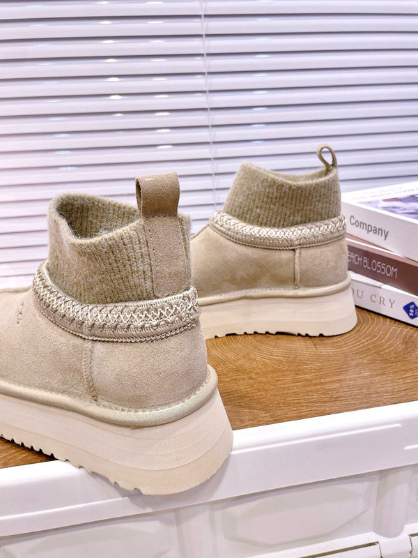 UGG Tazz Platform Boots Light Grey Frabic Suede 512866