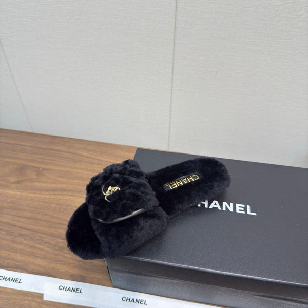 Chanel 25 Slipper black Smooth Lambwool 465602