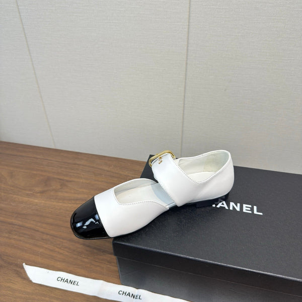 CC 26s Marry Jane Flat 2.5cm White Black Cowhide 632182