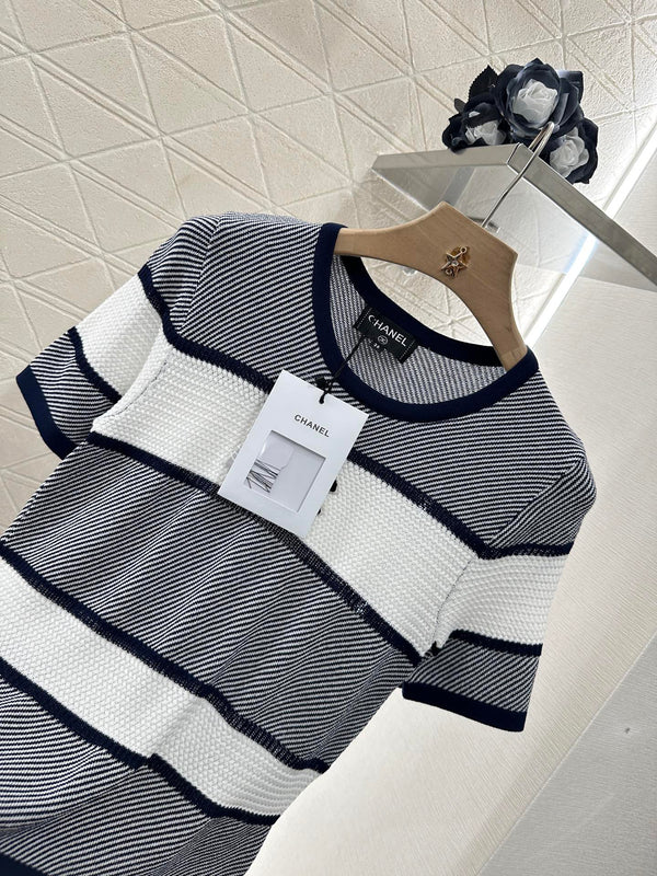 Chanel 25 T-shirt Black White Patchwork Knitted Crewneck