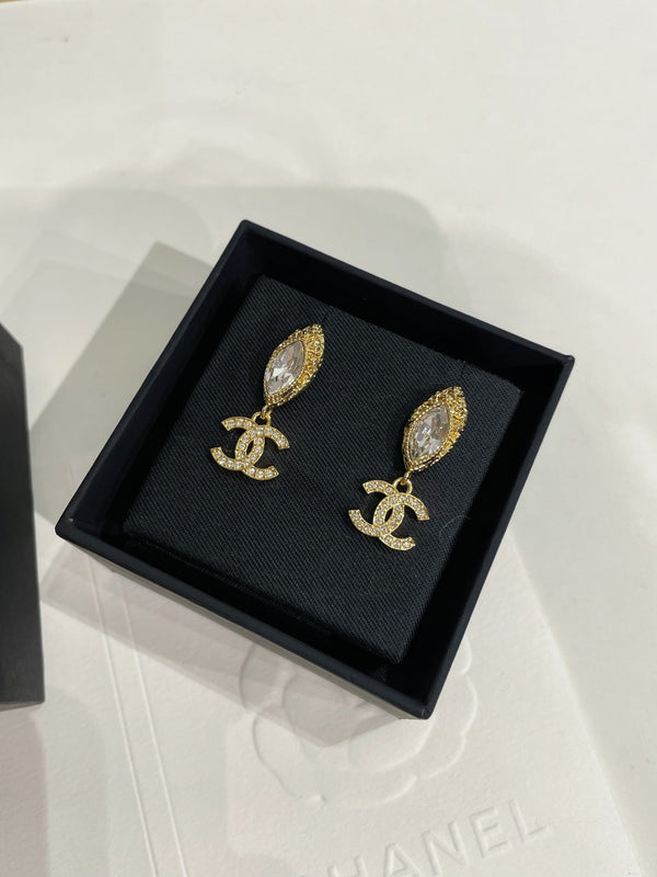 CC 26FW Gorgeous Gold Earrings 017