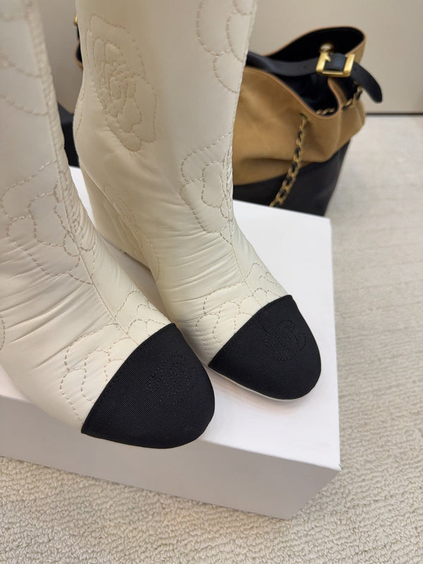 CC 26 Wedge Boot With Quilted Camellia Pattern White Black Fabric 588891