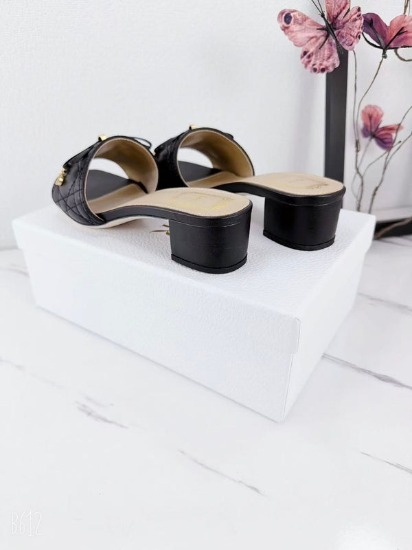 CD 26s Slippers Black Beige Cowhide 681587