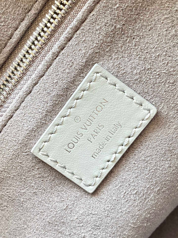 CARRYALL VIBE 33 IN TRIANON GRAY SHINY LAMBSKIN