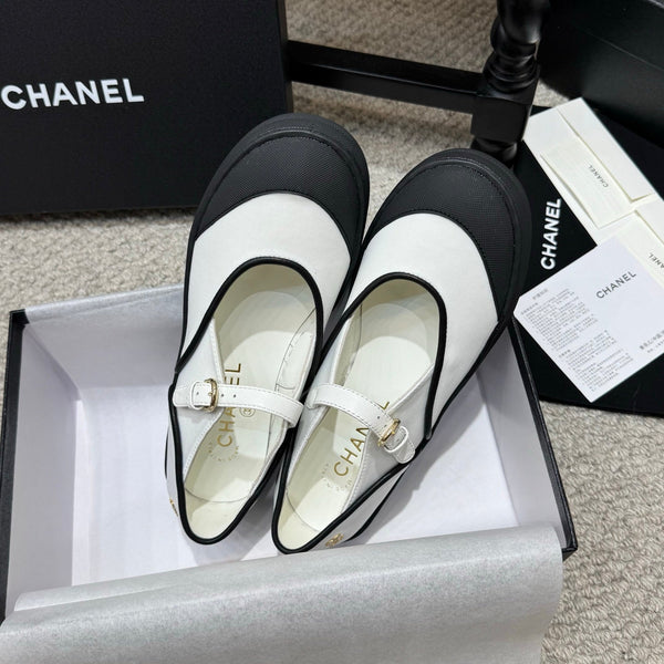 CC 26s Coco Beach Mary Janes Black White Fibers Rubber 767079