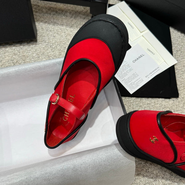 CC 26s Coco Beach Mary Janes Red Black Fibers Rubber 767082