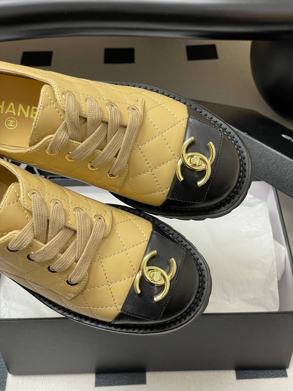 25K Double C Buckle Thick-Soled 25mm Loafer Beige Black Lambskin 247708