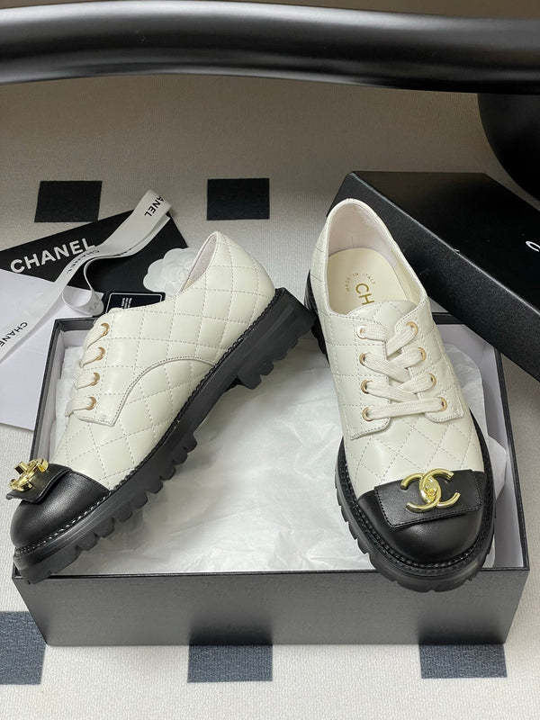 25K Double C Buckle Thick-Soled 25mm Loafer White Black Lambskin 247710