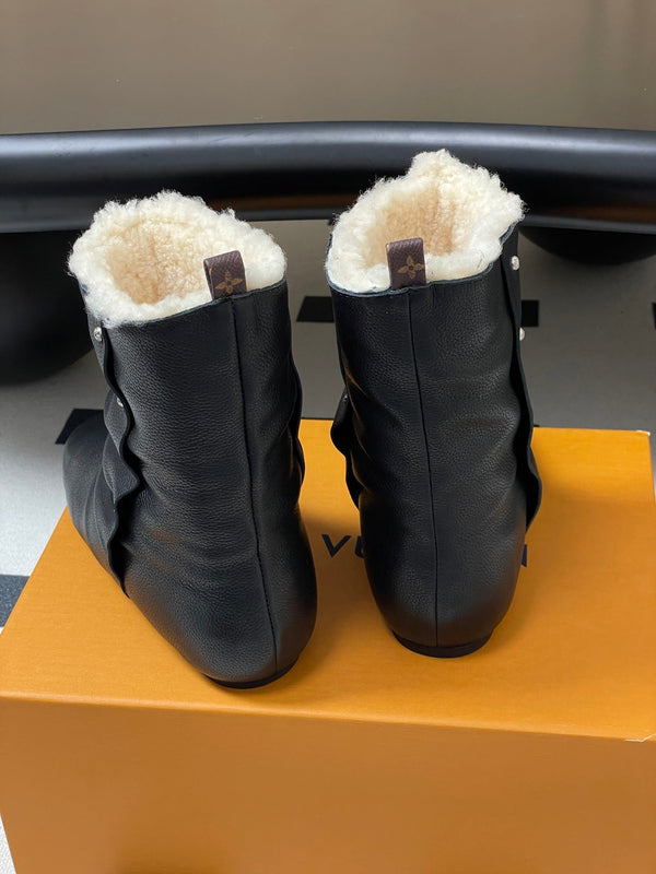 LV 25Fw Nomad Slip-on Ankle Boots Flat Black Grain Leather Wool-lined 534594 .