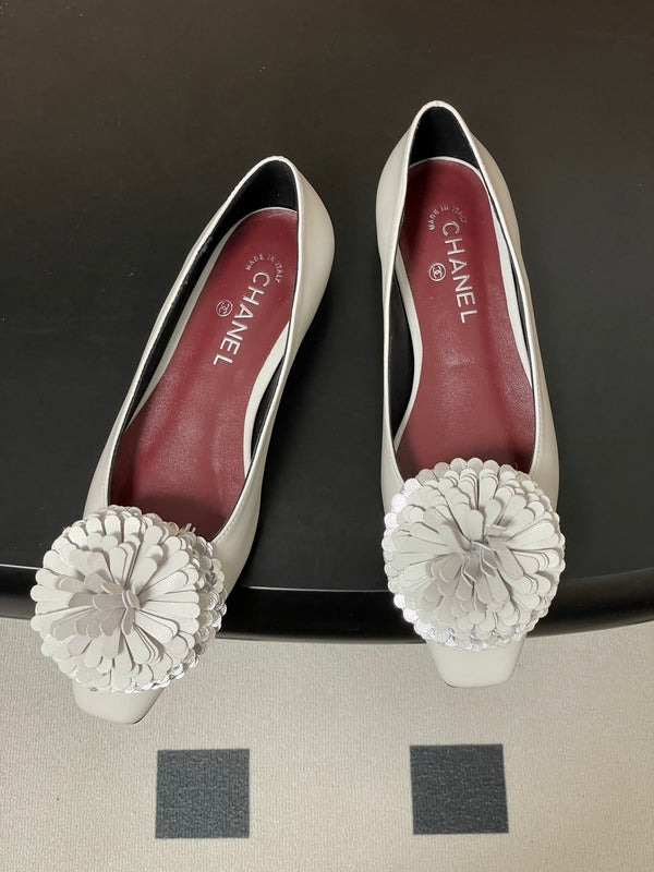 CC 26 Flower-shaped Ballet Flat White Sheepskin 593167