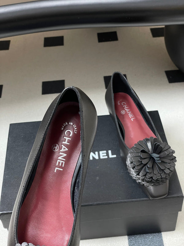 CC 26 Flower-shaped Ballet Flat Black Sheepskin 593168