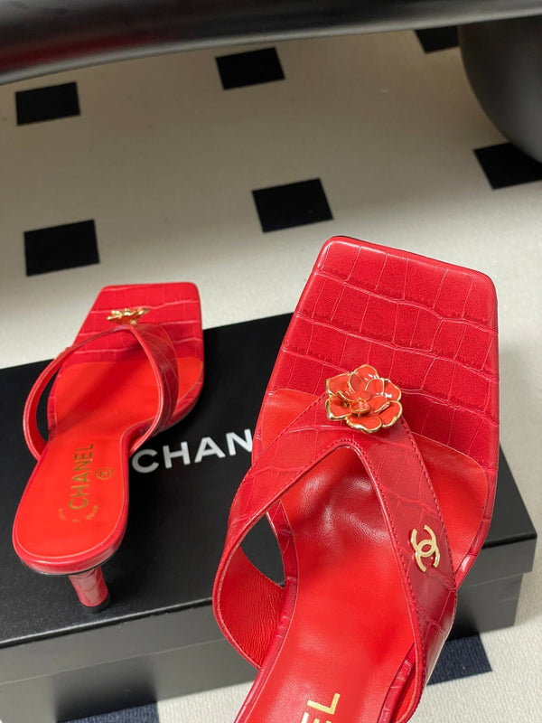 CC 26s Camellia High-Heeled Sandals Square Toe 6cm Red Embossed Leather 834724
