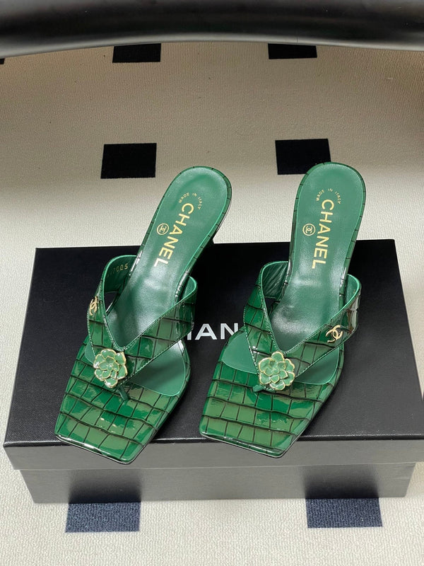 CC 26s Camellia High-Heeled Sandals Square Toe 6cm Green Embossed Leather 834725
