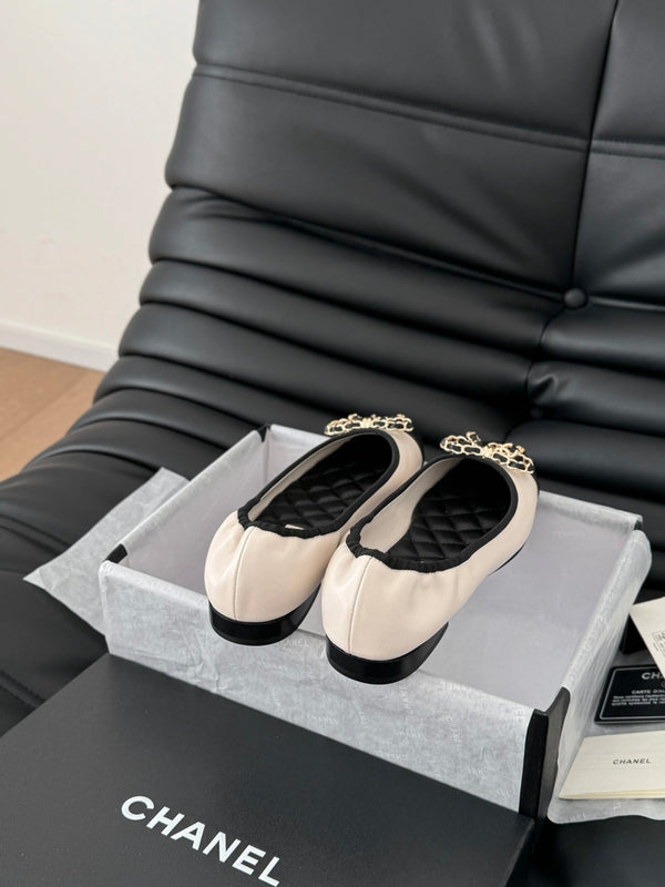 CC Ballet Flats In White Lambskin 143532