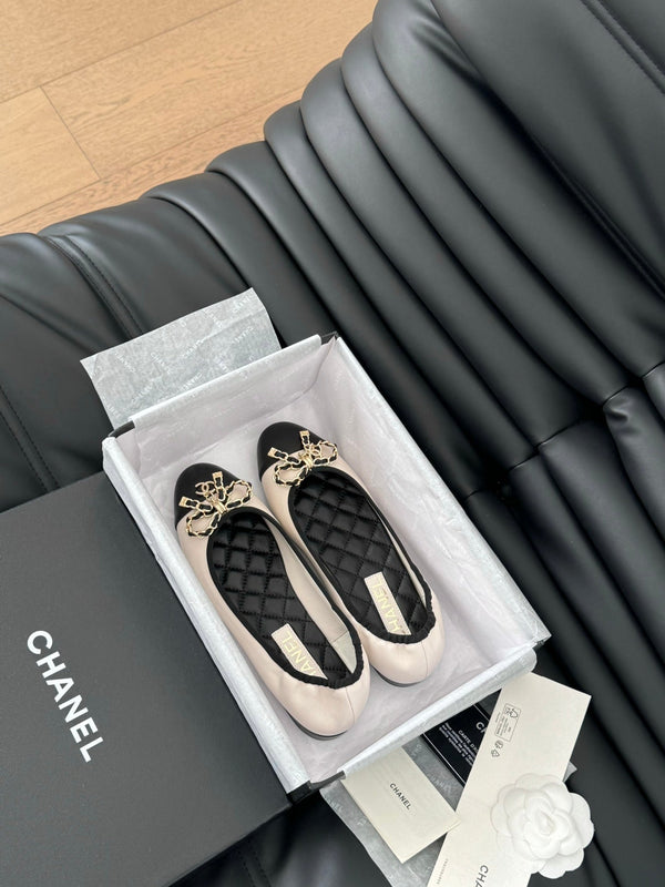 CC Ballet Flats In White Lambskin 143532