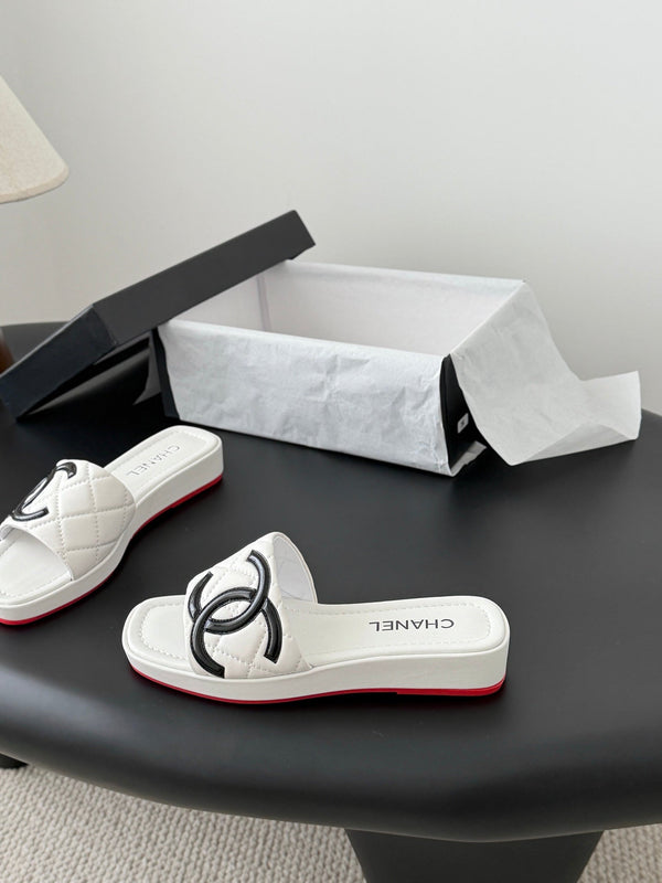 CC 26K Cambon Slippers White Lambskin 670824