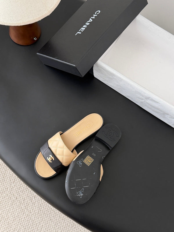 CC 26C Slippers Black Beige Quited Lambskin 670608