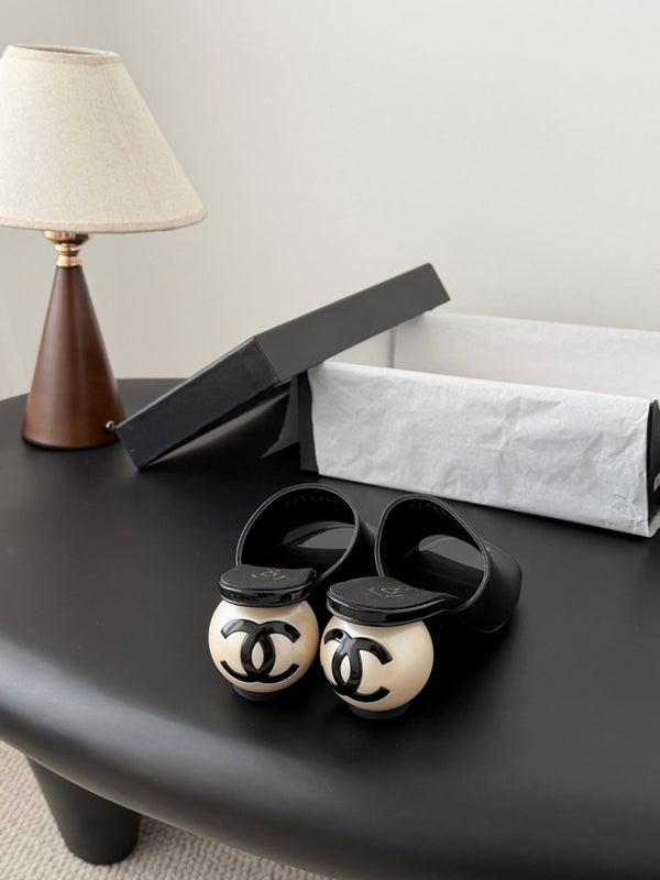 CC 26SS Slippers 7cm Black Lambskin Patent Leather 670610