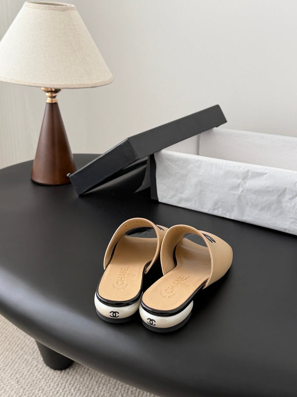 CC 26SS Mary Jane Slippers Black Beige Lambskin Patent Leather 670616