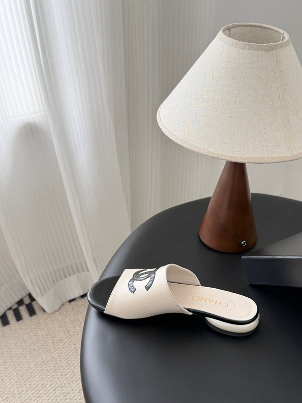 CC 26SS Mary Jane Slippers Black White Lambskin Patent Leather 670617