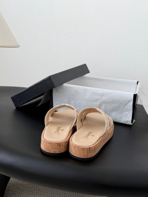 CC 26s Sandals Beige Raffia Sheepskin 670378