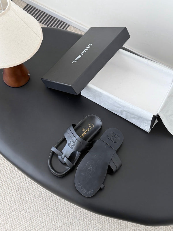 CC 26s Sandals Black Sheepskin 670377