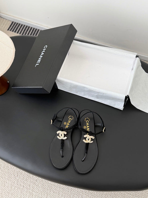 CC Strappy Sandals Black Suede Sheepskin 670380
