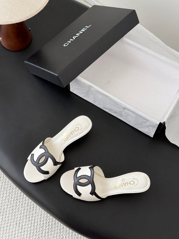 CC 2026 Heeled Sandal White Black Lambskin 675862
