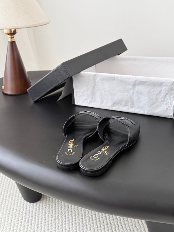CC 2026 Flat Sandal Black Lambskin 675865