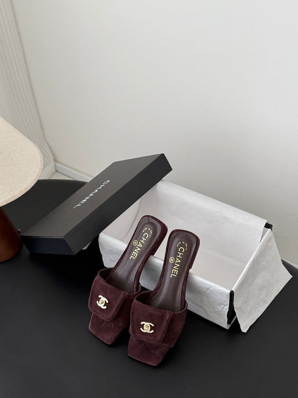 CC 26C Slippers Flat Dark Burgundy Suede 717796