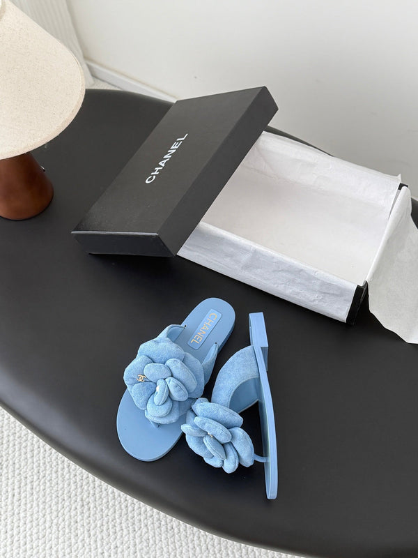 CC 26K Camellia Slippers Light Blue Suede 914832
