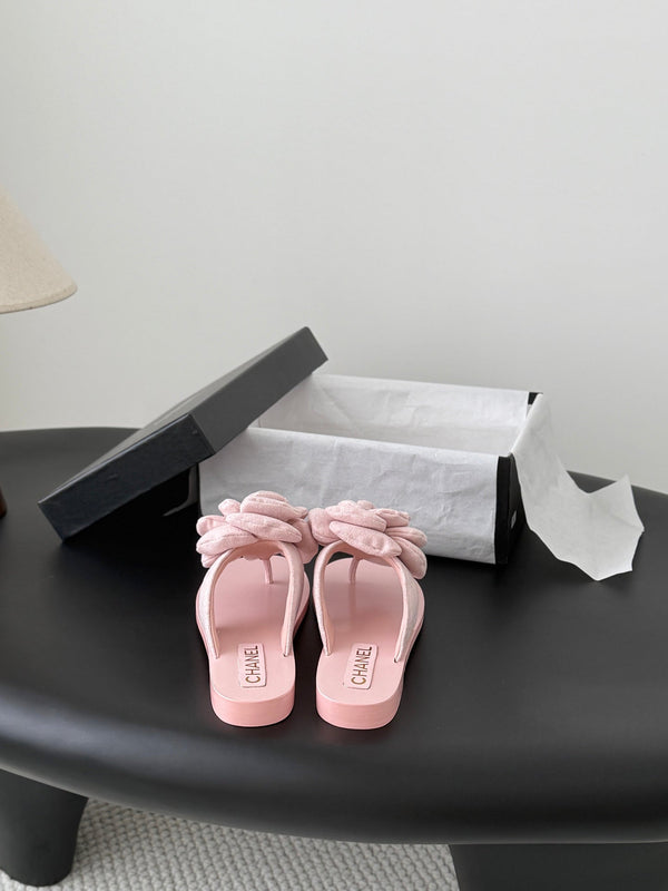 CC 26K Camellia Slippers Light Pink Suede 914836