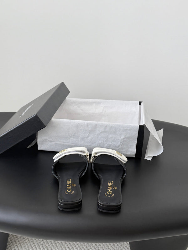 CC 26s Buckle Slippers White Black Leather 829741