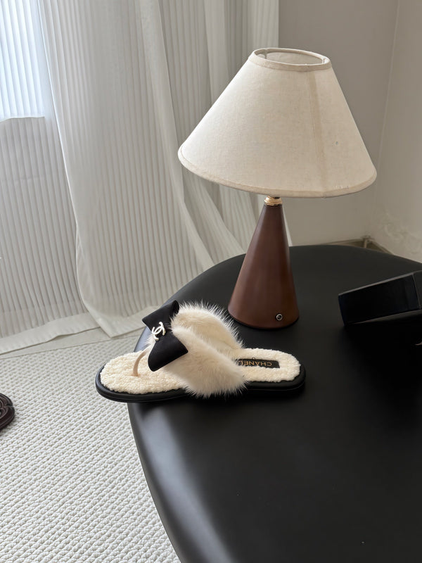 CC 26s Bowknot Thong Sandals Cream Furry Shearing 969672
