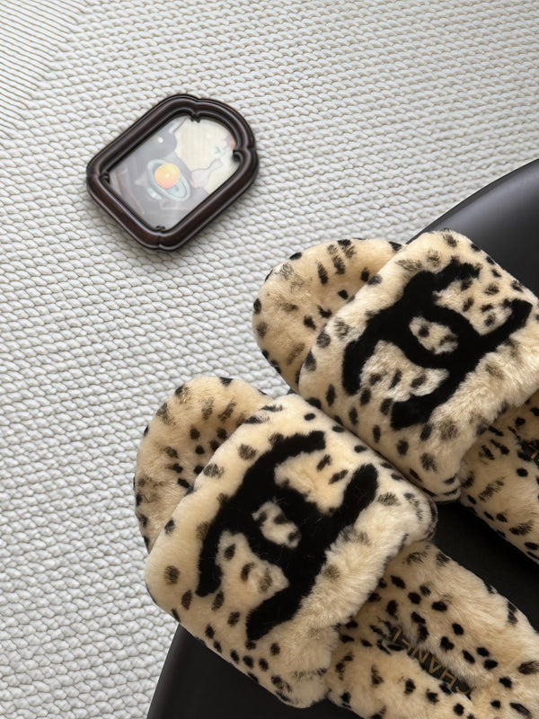CC 26s Slides Black Beige Dalmatian Print Shearling 969713