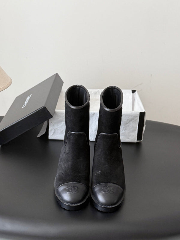 CC 26s Embroidered Logo Ankle Boots Black Suede 127787