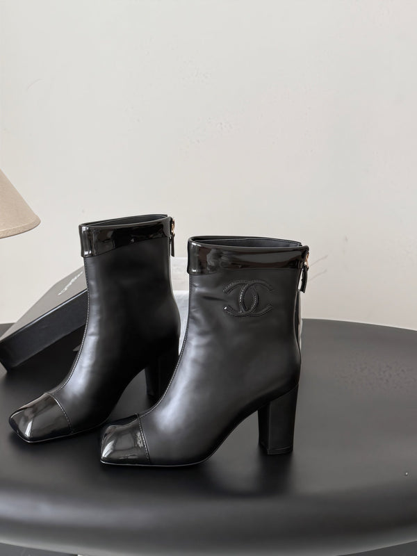 CC 26s Ankle Boots Black Leather Patent 127856