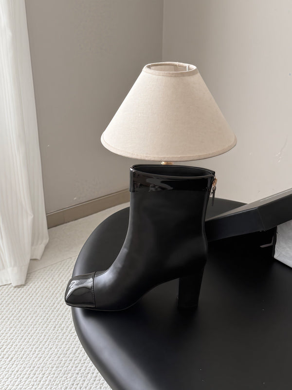 CC 26s Ankle Boots Black Leather Patent 127856
