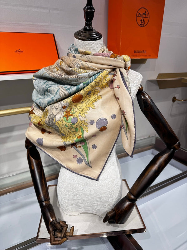 HM Flagship Shawl 140x140cm Cream Colorful Cashmere Silk 212383