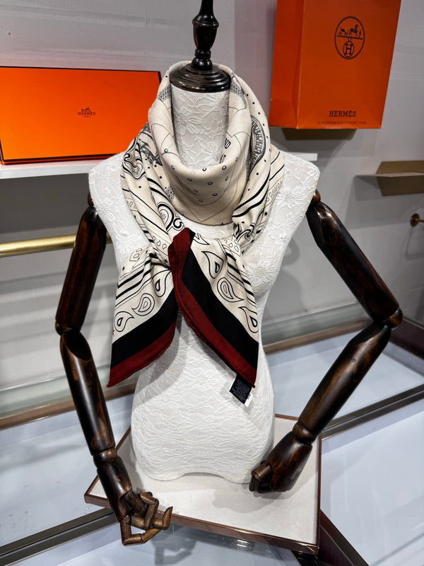 HM Grand Apparat Bandana Shawl 140x140cm Cream Black Cashmere Silk 212693