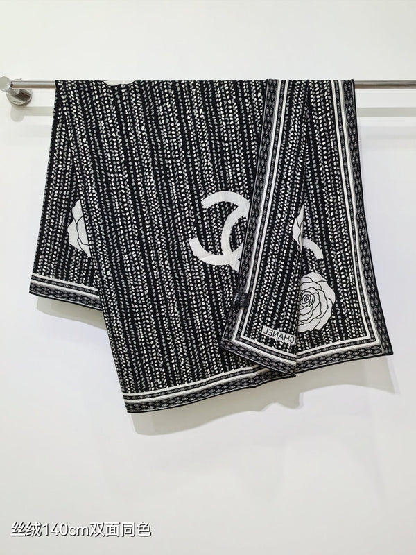 CC 25 Camellia Scarf 140CM Black Cashmere 293087