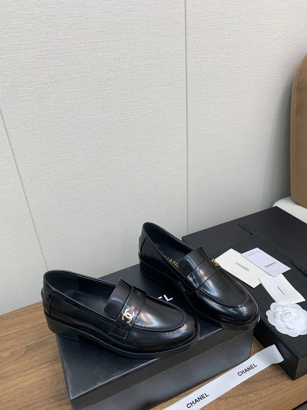 CC Moccasins 25mm Glossy Black Lambskin