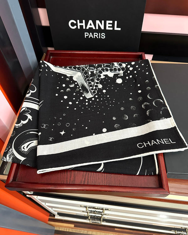 CC Camellia Letter Print 140cm Black White Cashmere 153107
