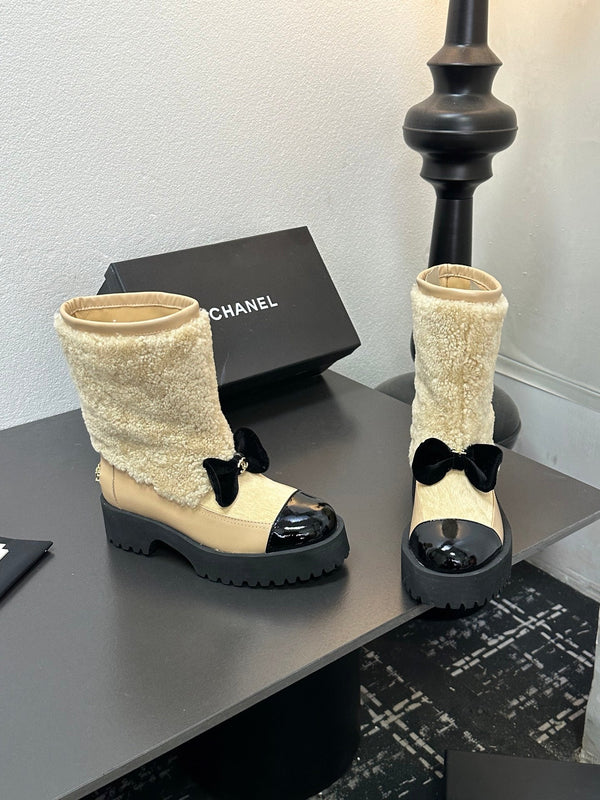 CC Coco Neige 2025/26 Low-cut Boots Beige Shearling Lambskin Patent Leather 529342