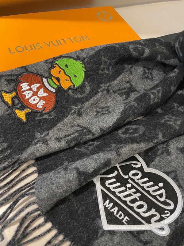 TIGER PATTERN SCARF 205 CM IN BLACK CASHMERE 390875