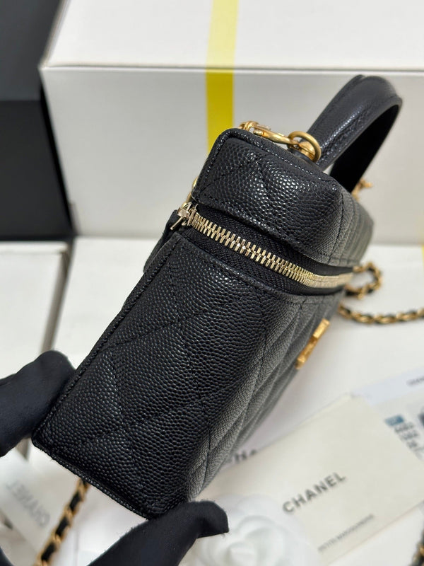 CC 25P Vanity Case 19.5cm Black Calfskin Gold Hardware 243586