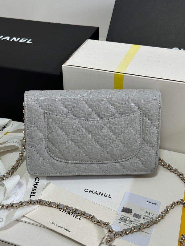 CC 25P Wallet On Chain 19cm Light Gray Cowhide Heart Rhinestone 243598