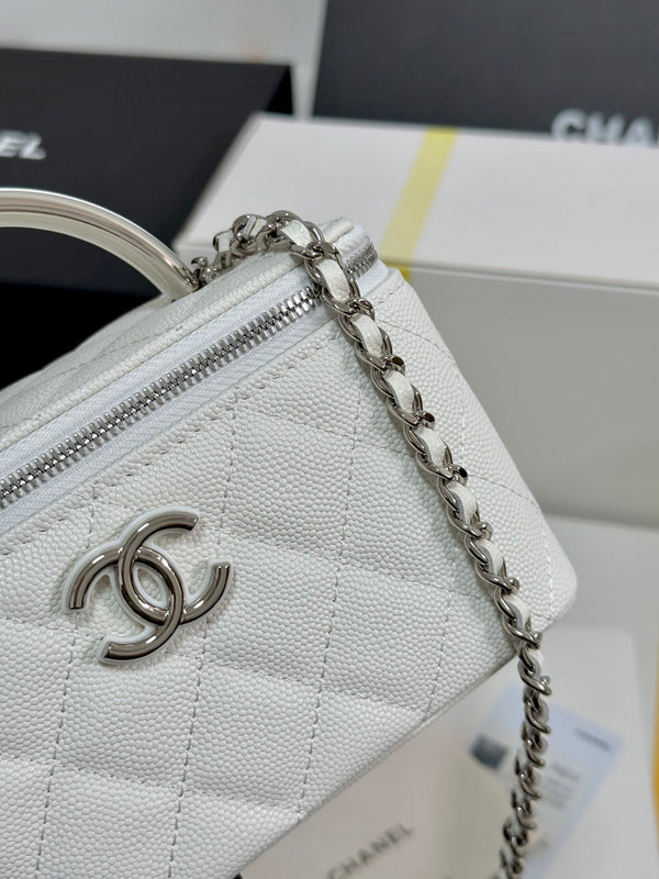 CC 25P Vanity Case 17cm White Leather Silver Hardware 243460