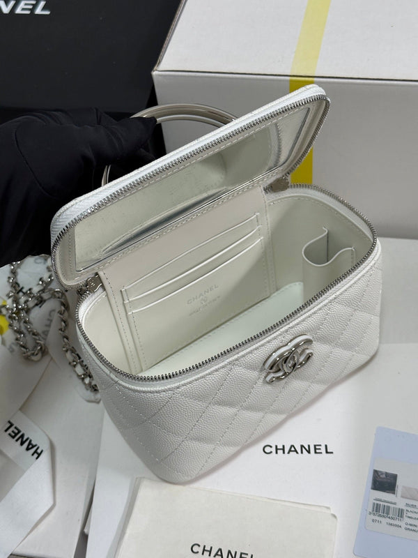 CC 25P Vanity Case 17cm White Leather Silver Hardware 243460