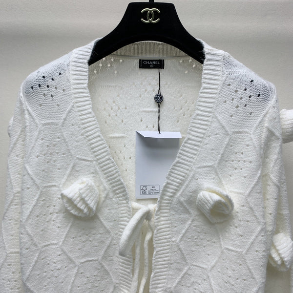CC 25 Knitted Three-Dimensional Flower Tie Cardigan in White 277591